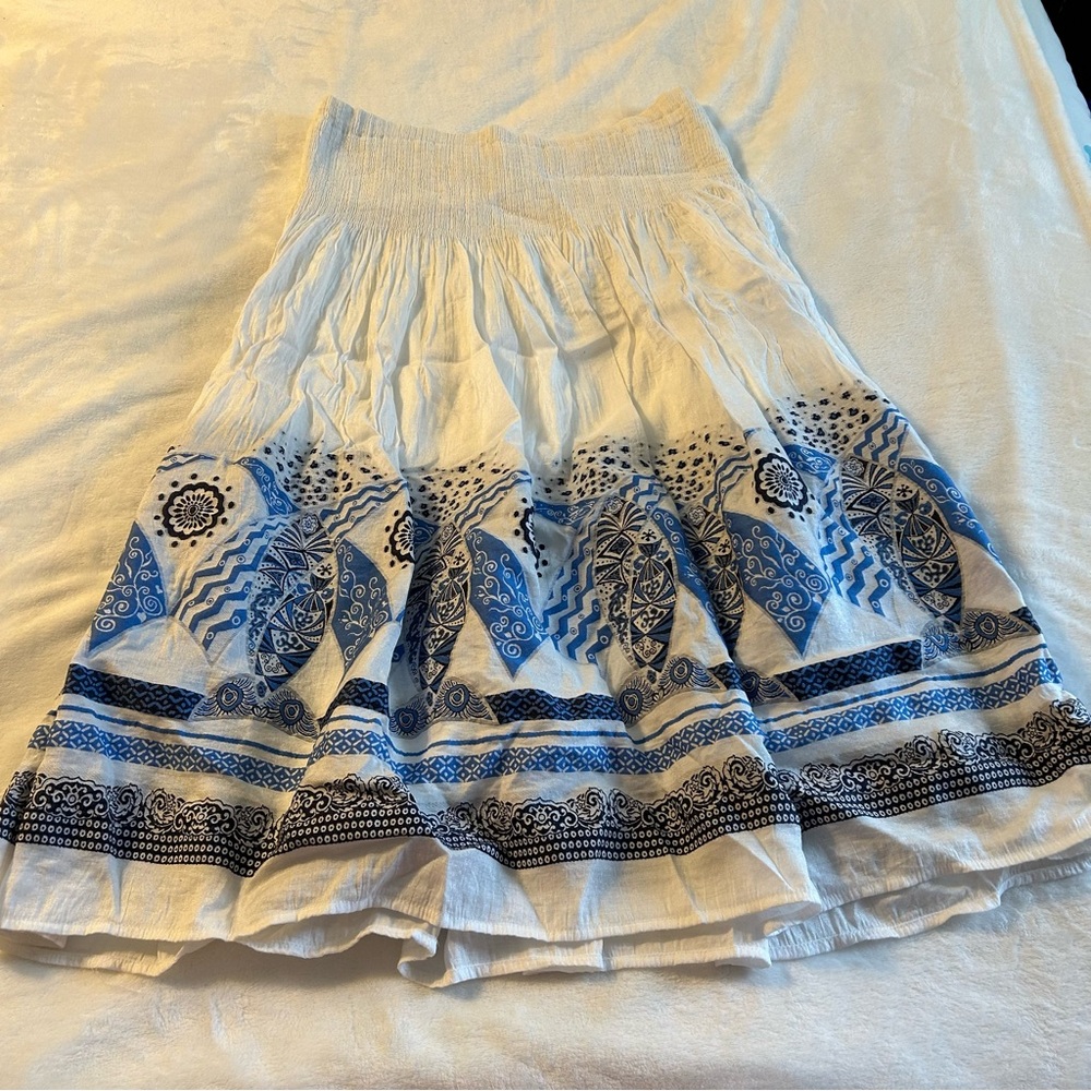 Coldwater Creek white and blue patterned full skirt size M smocked waist - Picture 3 of 8